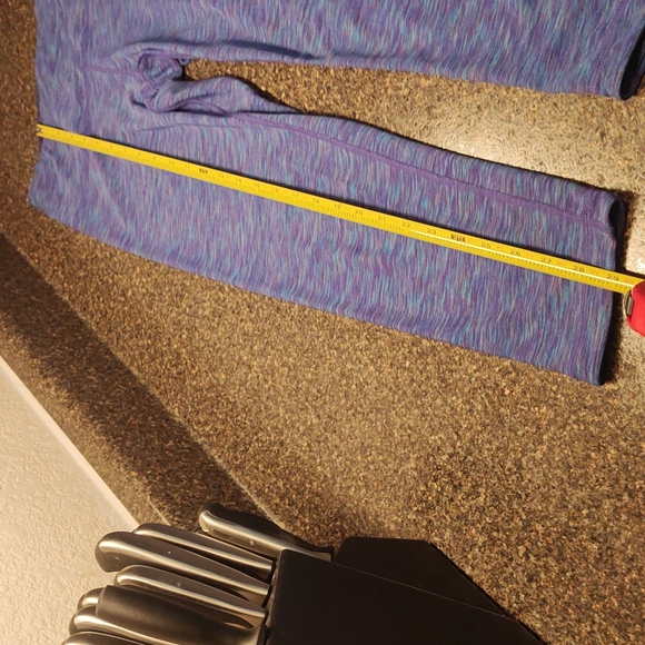 Sale! Danskin Reversible 2-in-1 Active Athletic Leggings - Capri length - Picture 11 of 12